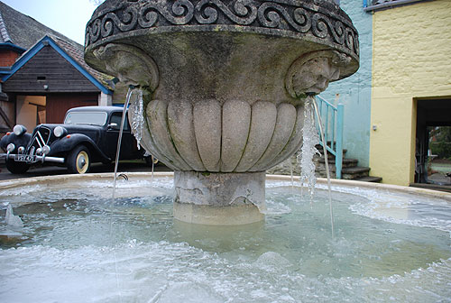 Yapp fountain frozen