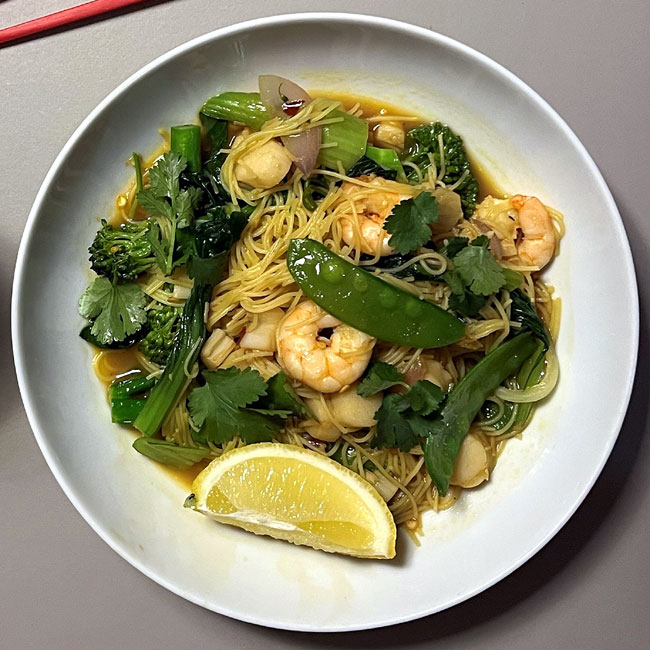 Scallop and King Prawn Ramen with Vegetables and Rice Noodles