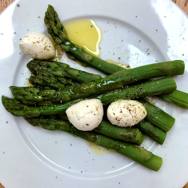 aspargus with mozzarella